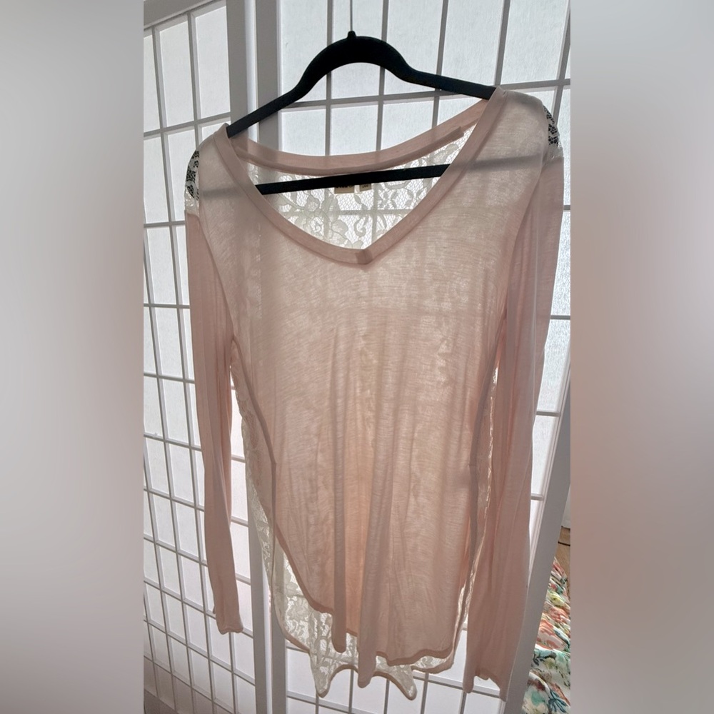 Long sleeve back lace blouse